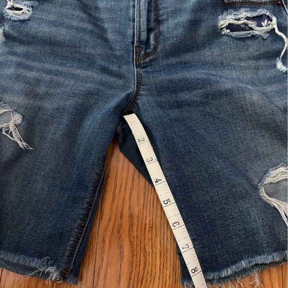PAISLEY POCKETS * UNIQUE OLD NAVY DENIM DISTRESSED SHORTS * PATCHES * NO HOLES - Picture 7 of 11
